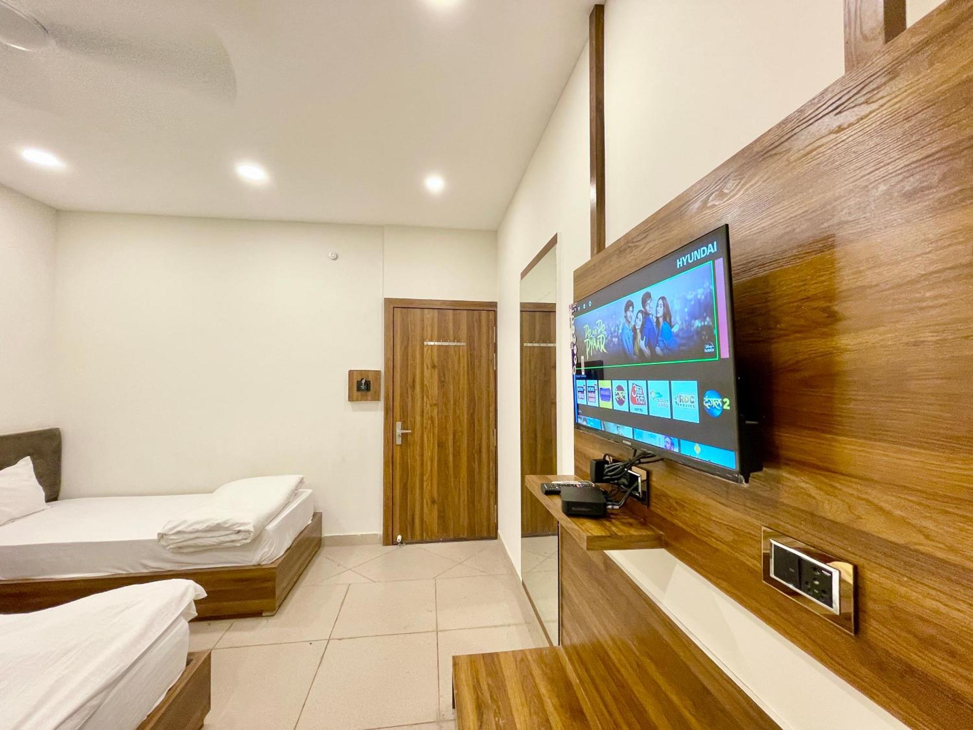 Xxxx Hotel *